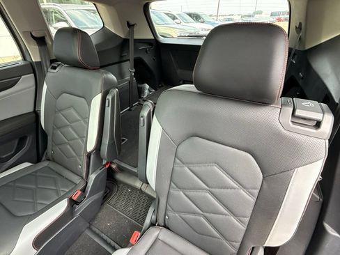Used 2024 Volkswagen Atlas Peak Edition SEL AWD/4WD image 21