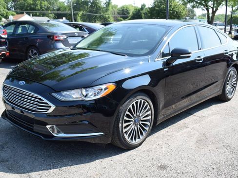 Used 2018 Ford Fusion SE w/ Fusion SE Technology Package FWD image 4