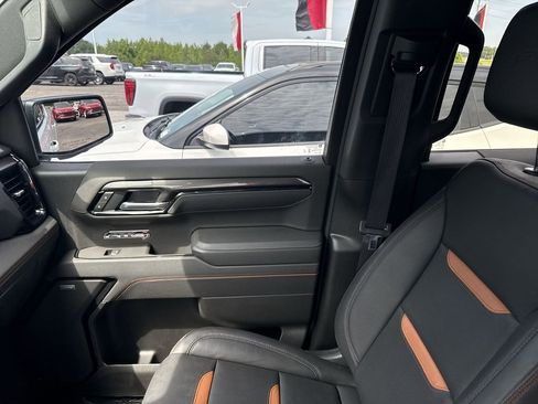 Certified 2025 GMC Sierra 1500 AT4 w/ AT4 Preferred Package AWD/4WD image 15