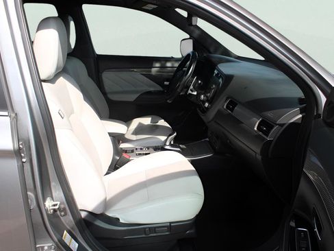 Used 2022 Mitsubishi Outlander SEL image 21