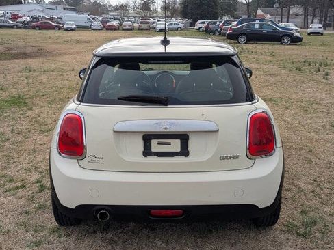 Used 2014 MINI Cooper 2-Door Hardtop image 4