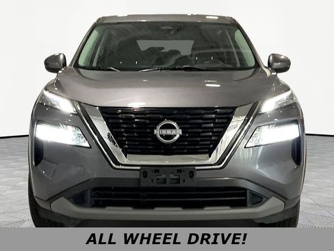 Used 2022 Nissan Rogue SV image 2
