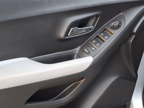 Used 2021 Chevrolet Trax LS w/ Tint and Cruise Package image 18