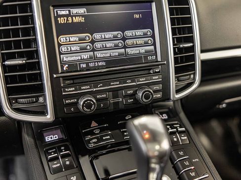 Used 2014 Porsche Cayenne Platinum Edition image 31