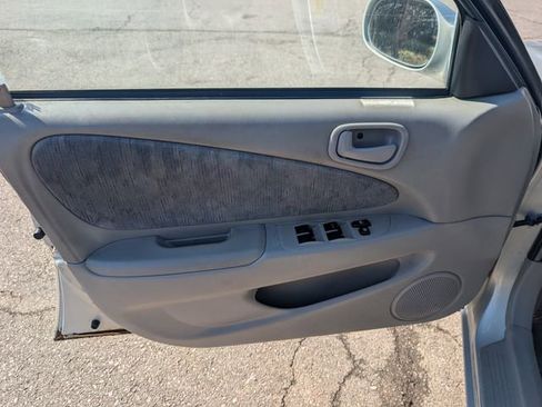 Used 2000 Toyota Corolla image 9