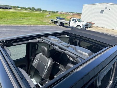 Used 2024 Jeep Wrangler High Altitude AWD/4WD image 18