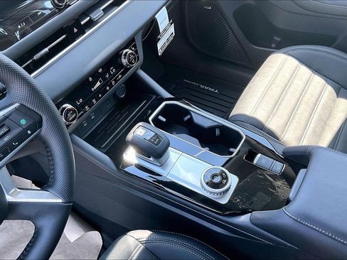 New 2026 Mitsubishi Outlander AWD image 8