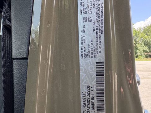 New 2025 Jeep Gladiator Sport image 18