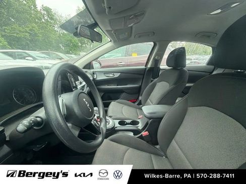 Used 2022 Kia Forte LXS FWD image 13