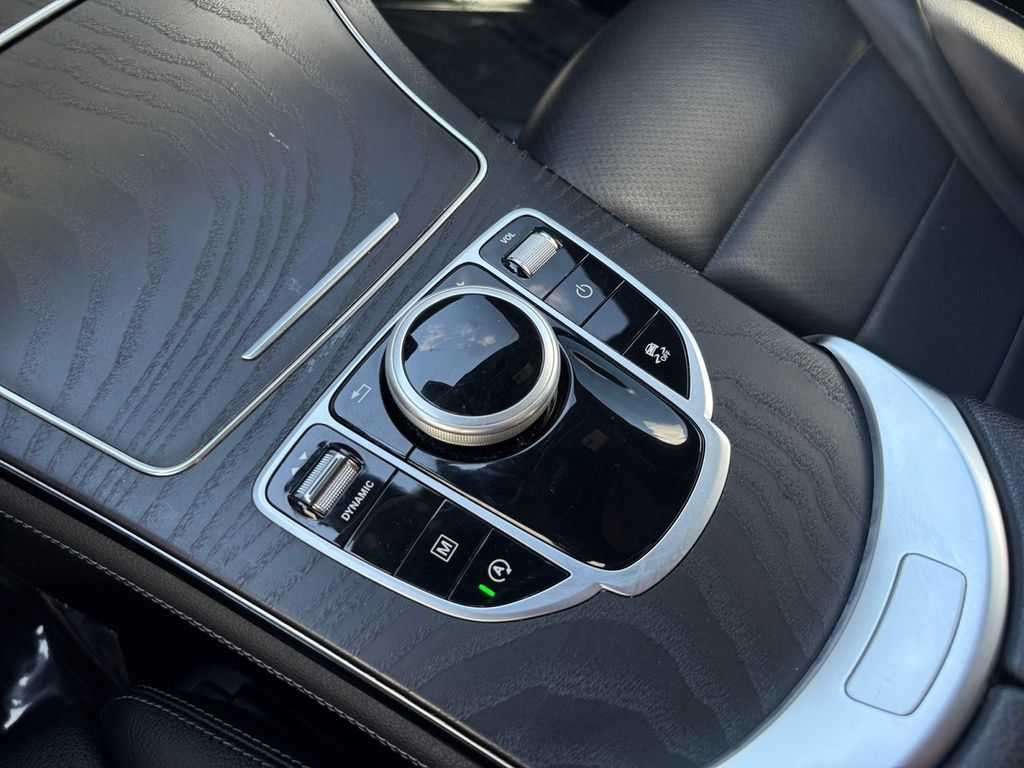 Used 2019 Mercedes-Benz GLC 300 4MATIC image 20