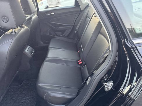 Used 2020 Volkswagen Jetta SE w/ SE Cold Weather Package FWD image 21