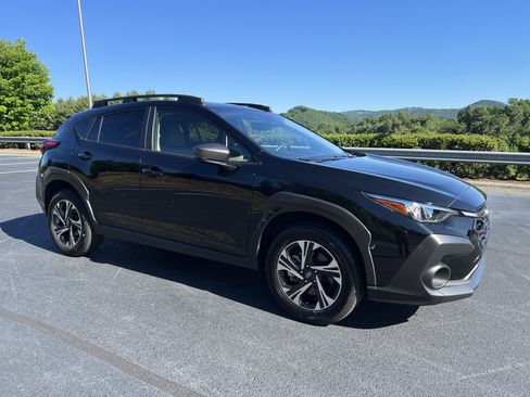 Used 2024 Subaru Crosstrek 2.0i Premium AWD/4WD image 3