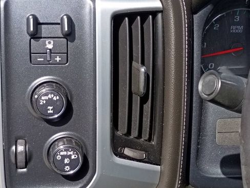 Used 2018 GMC Sierra 1500 SLE w/ SLE Value Package AWD/4WD image 25