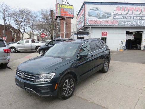 Used 2019 Volkswagen Tiguan SE image 2