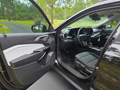 New 2026 Chevrolet Trax LT w/ Sunroof Package FWD image 10
