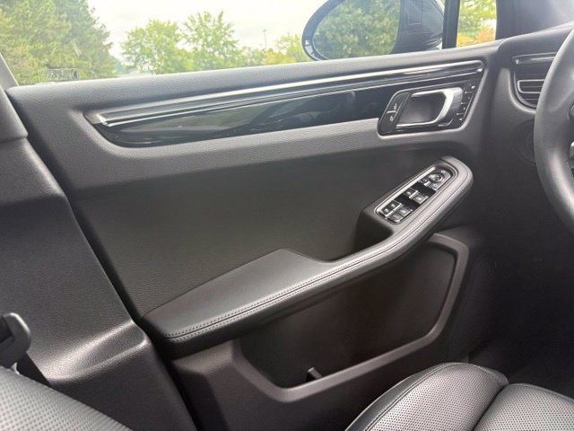 Used 2022 Porsche Macan S AWD/4WD image 21