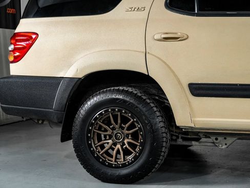 Used 2004 Toyota Sequoia SR5 w/ Convenience Pkg RWD image 6