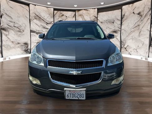 Used 2011 Chevrolet Traverse LT w/ Personal Connectivity Package FWD image 2
