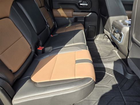 Used 2022 Chevrolet Silverado 3500 High Country image 30