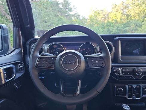 Used 2023 Jeep Wrangler Unlimited w/ Cold Weather Group AWD/4WD image 12