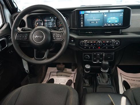 Used 2024 Jeep Wrangler Unlimited Sport AWD/4WD image 9