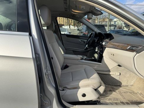 Used 2014 Mercedes-Benz E 350 4MATIC Sedan image 24