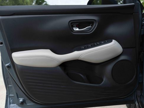 Used 2026 Honda HR-V LX image 36