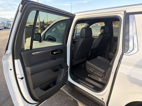New 2026 Chevrolet Suburban LT w/ Comfort Package image 21