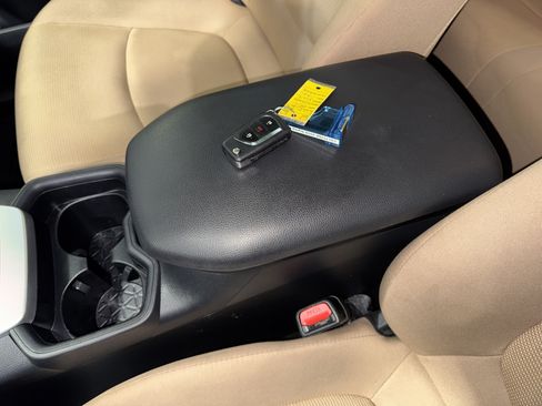 Used 2019 Toyota RAV4 LE FWD image 28