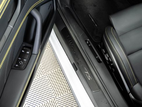 Certified 2026 Porsche 911 Targa 4 GTS AWD/4WD image 8