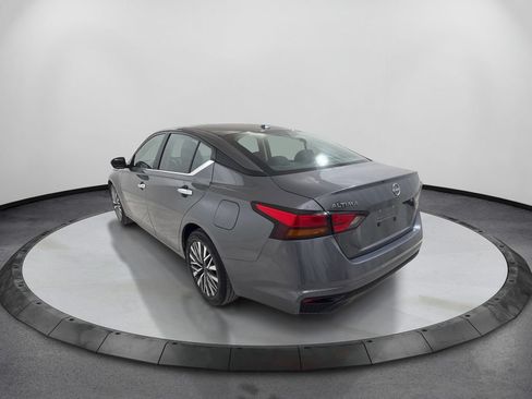 Used 2025 Nissan Altima 2.5 SV FWD image 8