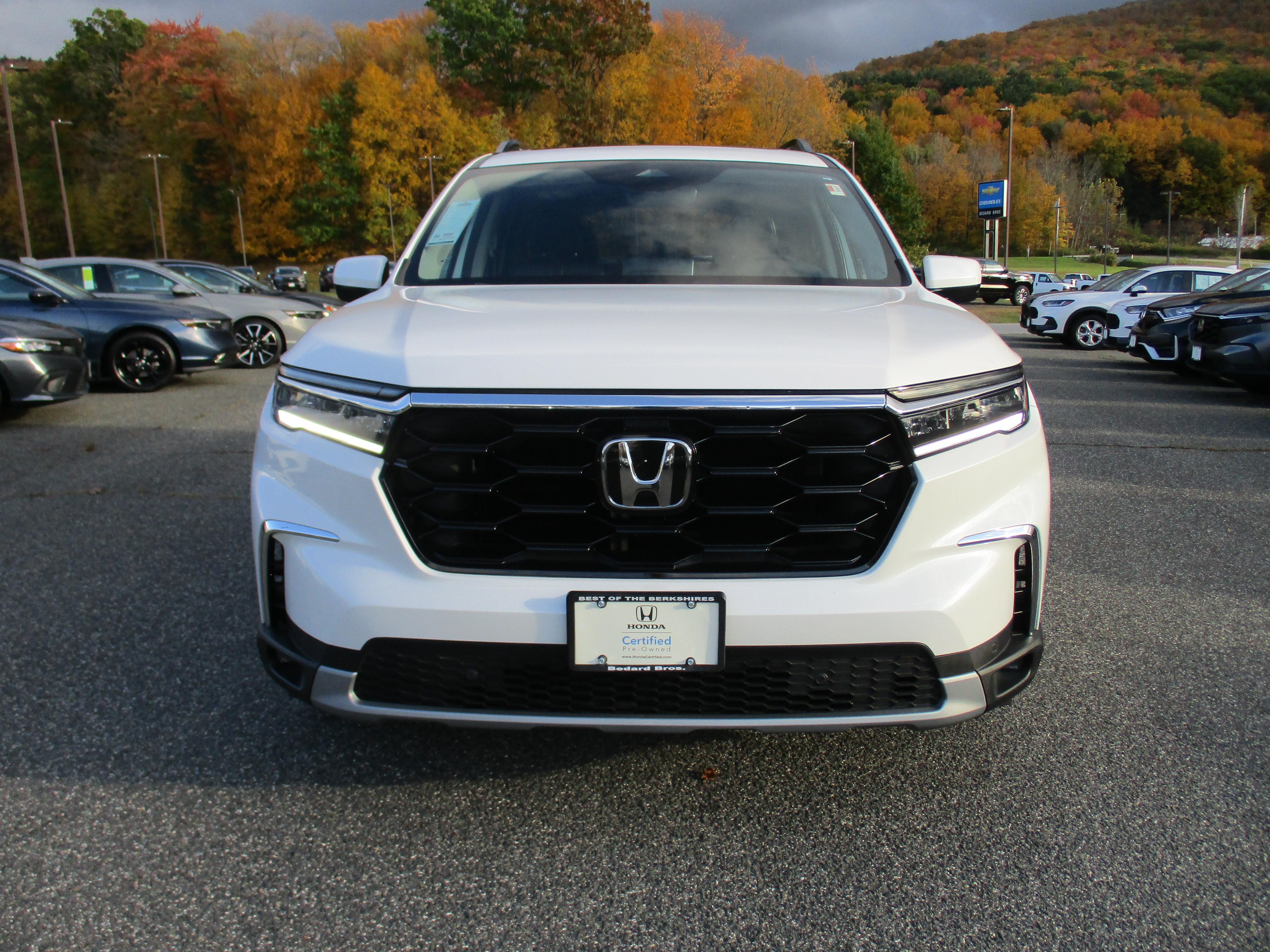 Certified 2024 Honda Pilot Touring image 2