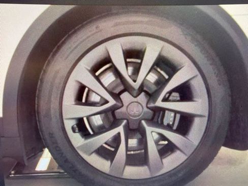Used 2023 Tesla Model X AWD/4WD image 9