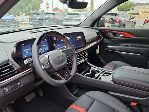 Used 2026 Chevrolet Traverse RS FWD image 10