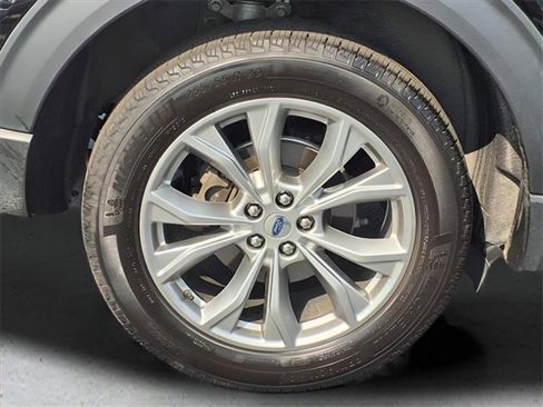 Used 2022 Ford Explorer Limited w/ Equipment Group 301A image 9