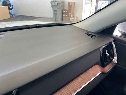 Used 2025 Volvo V60 B5 Cross Country Plus image 35