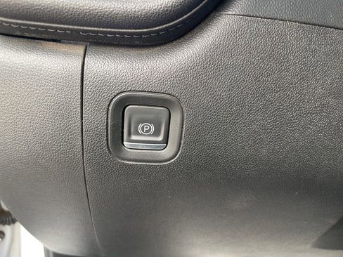 Used 2019 GMC Sierra 1500 SLT image 32