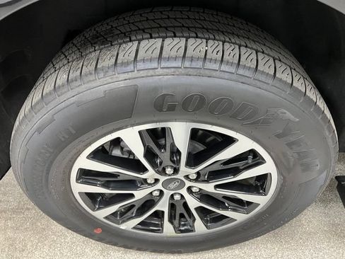 Used 2025 Ford Expedition Platinum AWD/4WD image 15