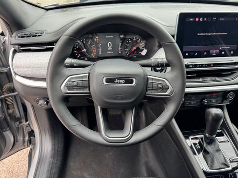 Used 2023 Jeep Compass Latitude AWD/4WD image 17