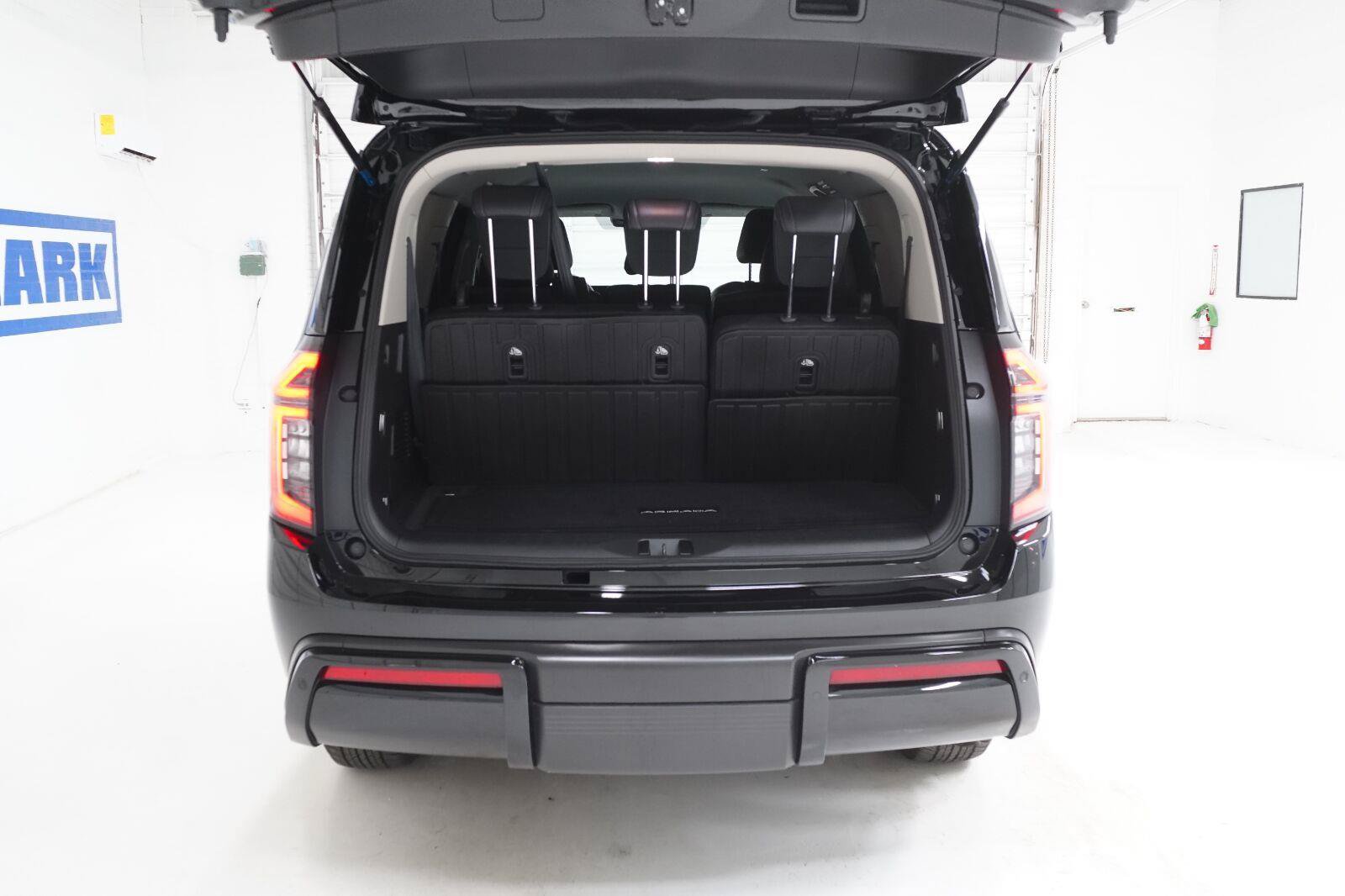 Used 2025 Nissan Armada SV RWD image 25
