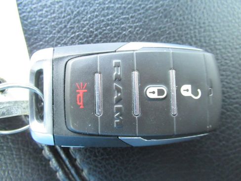 Used 2022 RAM 1500 Big Horn AWD/4WD image 29