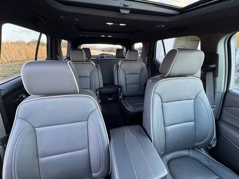 Used 2022 Chevrolet Traverse Premier w/ Redline Edition image 32