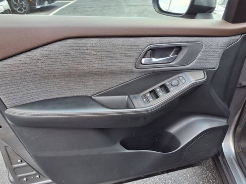Used 2023 Nissan Rogue SV AWD/4WD image 14