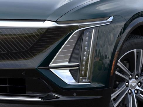 New 2026 Cadillac Lyriq Premium Luxury w/ LPO, Floor Liner Package AWD/4WD image 10