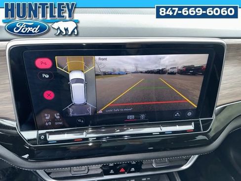 Used 2024 Volkswagen Atlas SEL Premium R-Line image 32