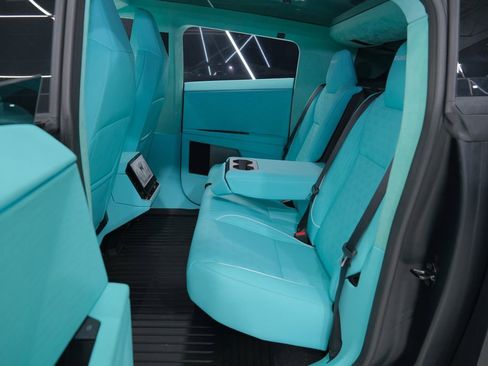 Used 2025 Tesla Cybertruck AWD Crew Cab image 32