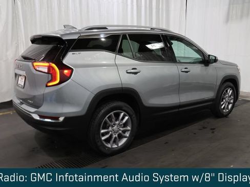 Used 2024 GMC Terrain SLT AWD/4WD image 3