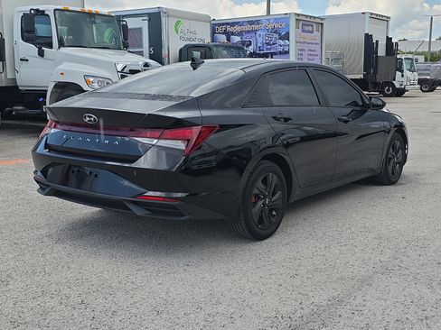 Used 2022 Hyundai Elantra SEL FWD image 7