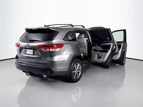 Used 2019 Toyota Highlander XLE AWD/4WD image 22