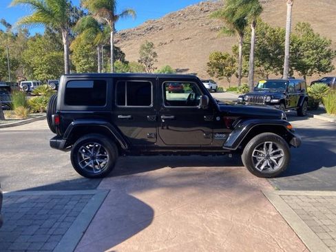 Used 2024 Jeep Wrangler Unlimited image 7